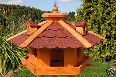 Vogelhaus, Vogelhäuschen behandelt mit Bitumschindeln