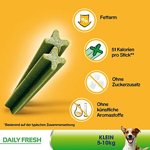 Pedigree DentaStix Fresh Hundesnack für kleine Hunde (5-10kg), Zahnpflege-Snack mit Eukalyptusöl und Grüner Tee-Extrakt, 4 Packungen je 28 Stück (4 x 440 g) - 2