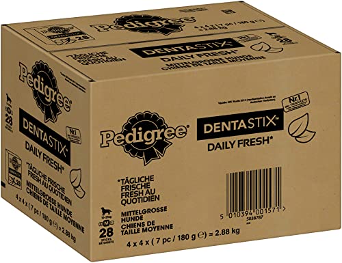 Pedigree DentaStix Fresh Hundesnack für mittelgroße Hunde (10-25kg), Zahnpflege-Snack mit Eukalyptusöl und Grüner Tee-Extrakt, 4 Packungen je 28 Stück (4 x 720 g)